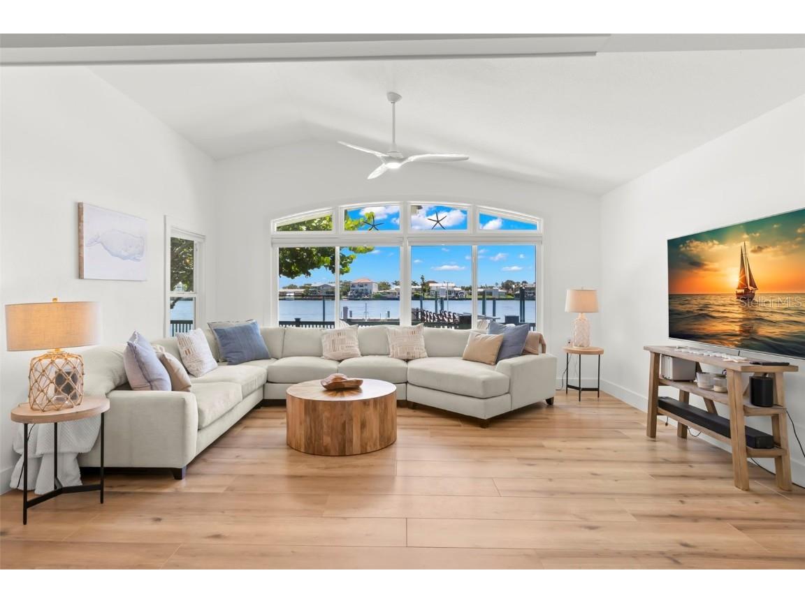 819 Bay Esplanade Clearwater Beach FL 33767 - MANDALAY CHANNEL TB8419651 image18