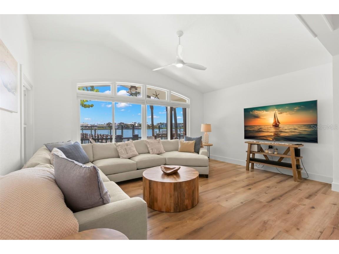 819 Bay Esplanade Clearwater Beach FL 33767 - MANDALAY CHANNEL TB8419651 image19