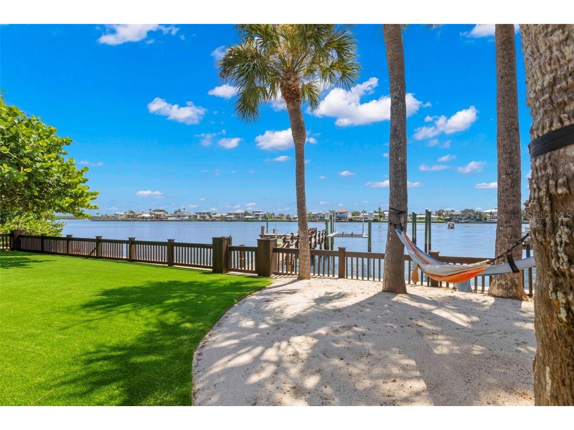 819 Bay Esplanade Clearwater Beach FL 33767 - MANDALAY CHANNEL TB8419651 image28