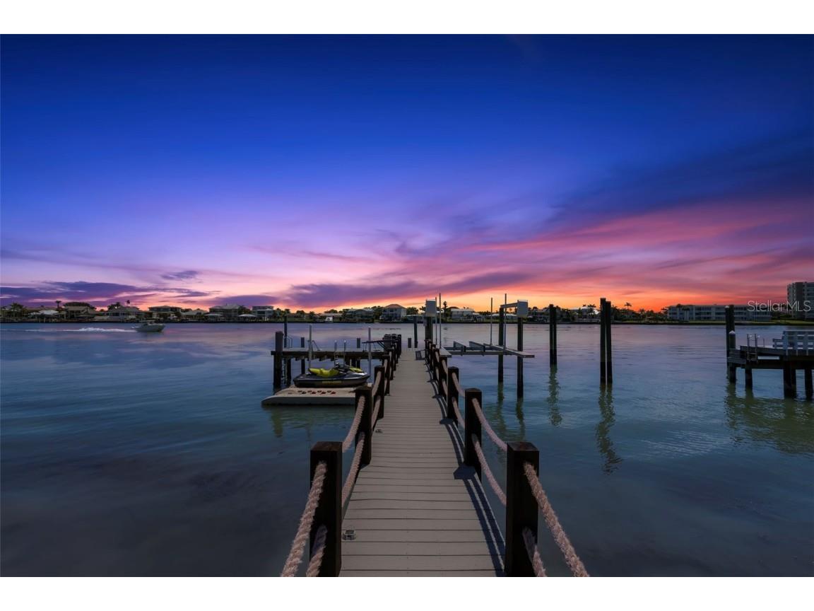 819 Bay Esplanade Clearwater Beach FL 33767 - MANDALAY CHANNEL TB8419651 image3