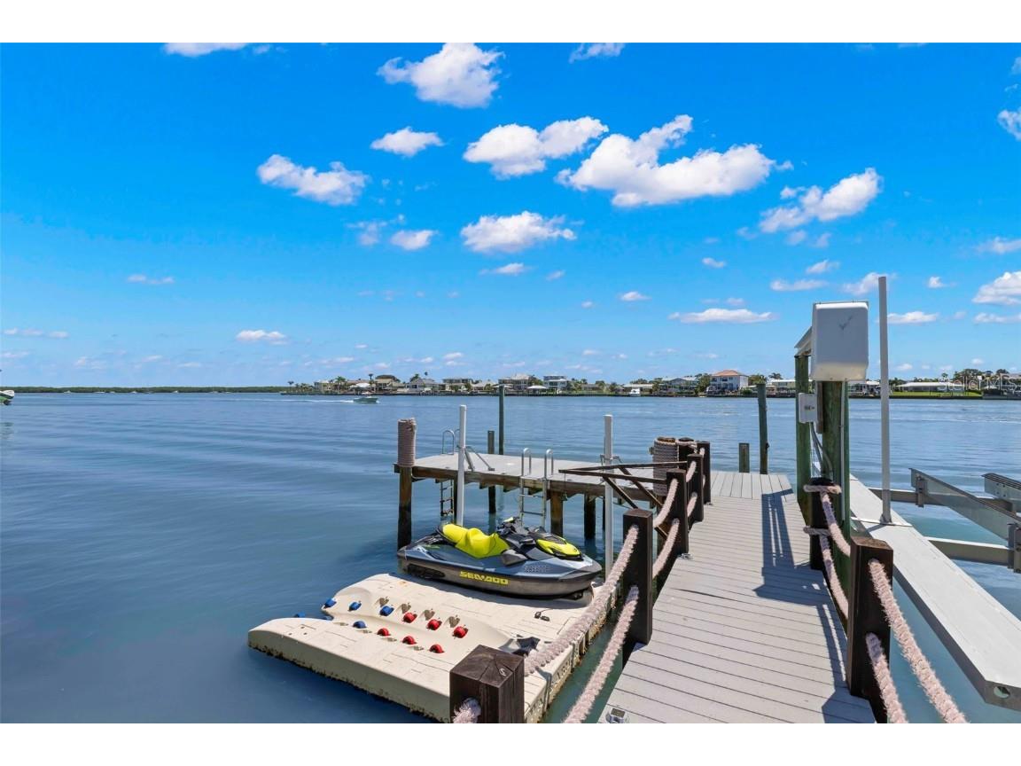 819 Bay Esplanade Clearwater Beach FL 33767 - MANDALAY CHANNEL TB8419651 image34