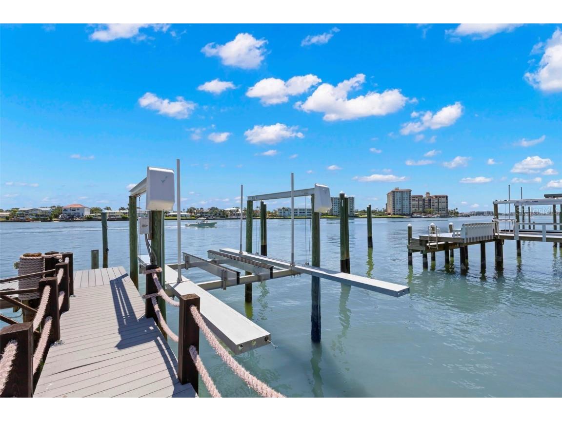 819 Bay Esplanade Clearwater Beach FL 33767 - MANDALAY CHANNEL TB8419651 image35