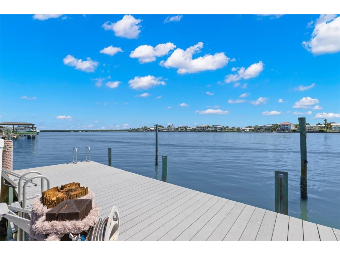 819 Bay Esplanade Clearwater Beach FL 33767 - MANDALAY CHANNEL TB8419651 image36