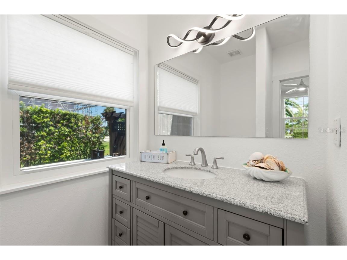 819 Bay Esplanade Clearwater Beach FL 33767 - MANDALAY CHANNEL TB8419651 image49