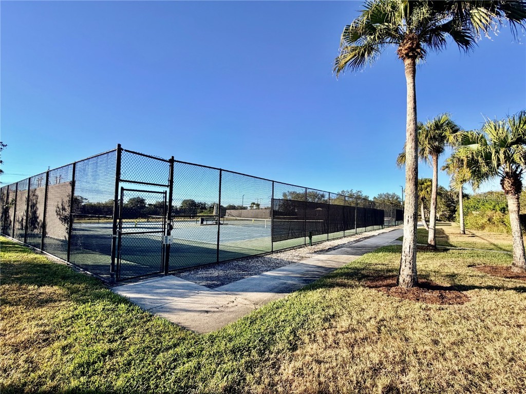 819 Fairwaycove Lane #102 Bradenton FL 34212 A4673484 image49