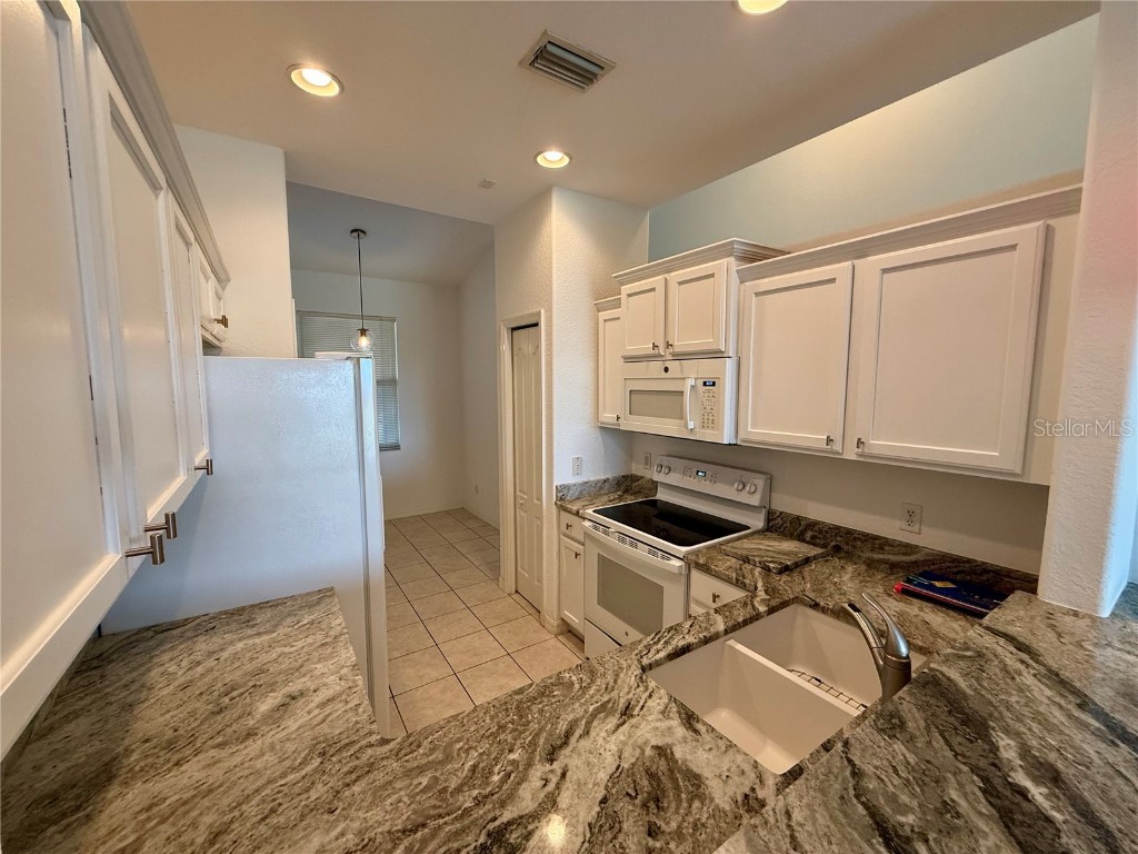 819 Fairwaycove Lane #203 Bradenton FL 34212 A4672938 image9