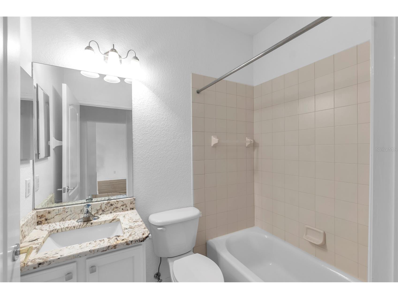 819 Fairwaycove Lane #203 Bradenton FL 34212 A4685284 image46