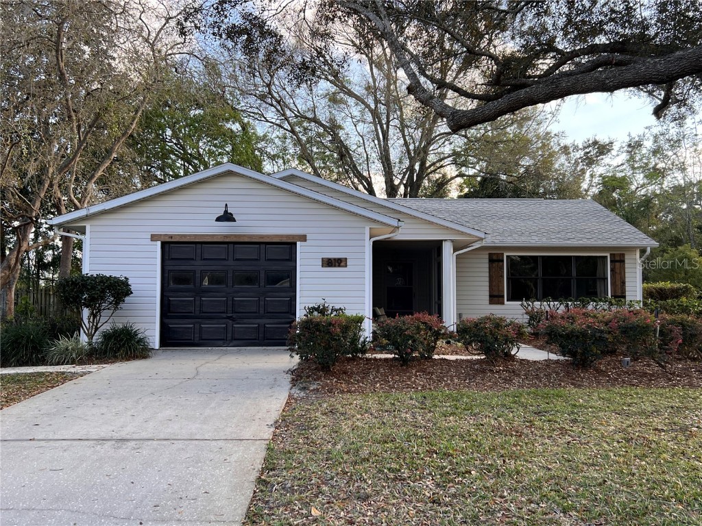 819 Loch Lomond Court Leesburg FL 34788 O6092694 image1