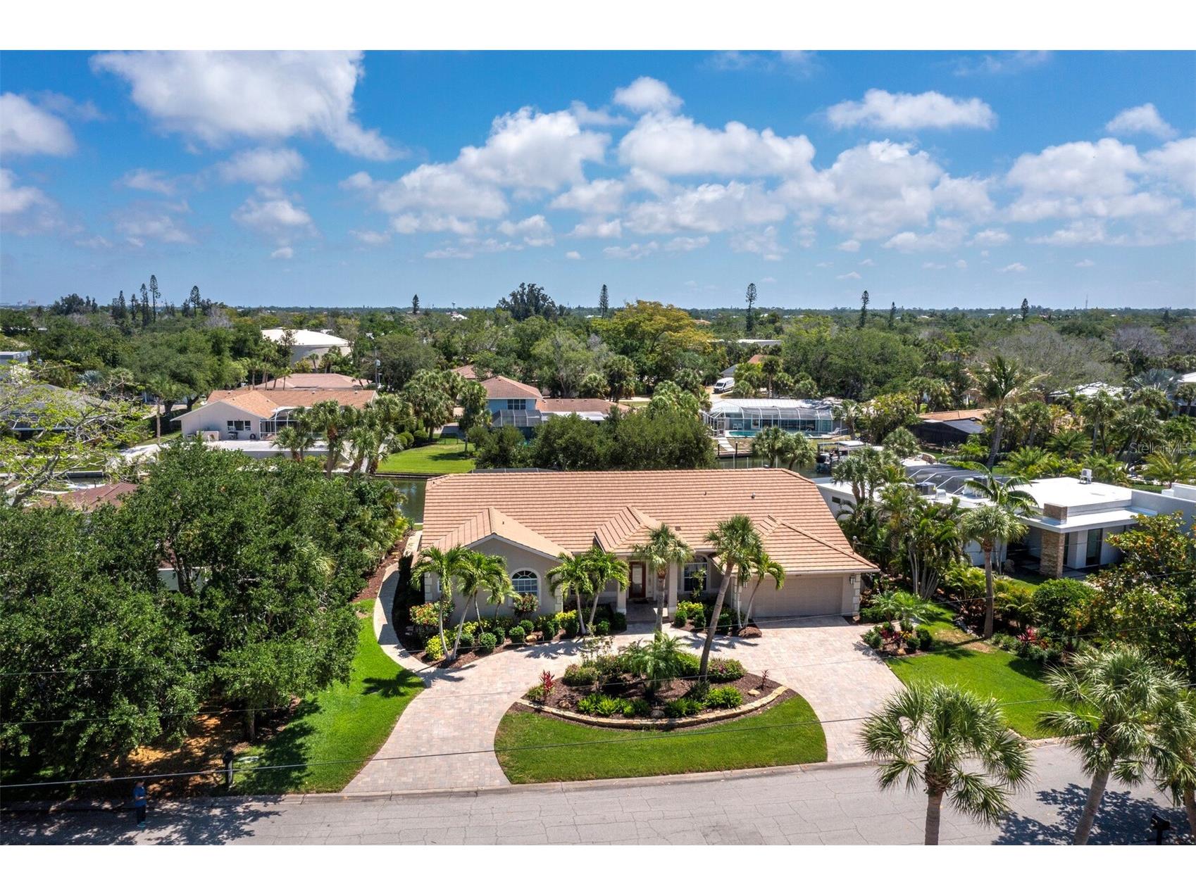 819 Paradise Way Sarasota FL 34242 - GRAND CANAL A4693282 image1