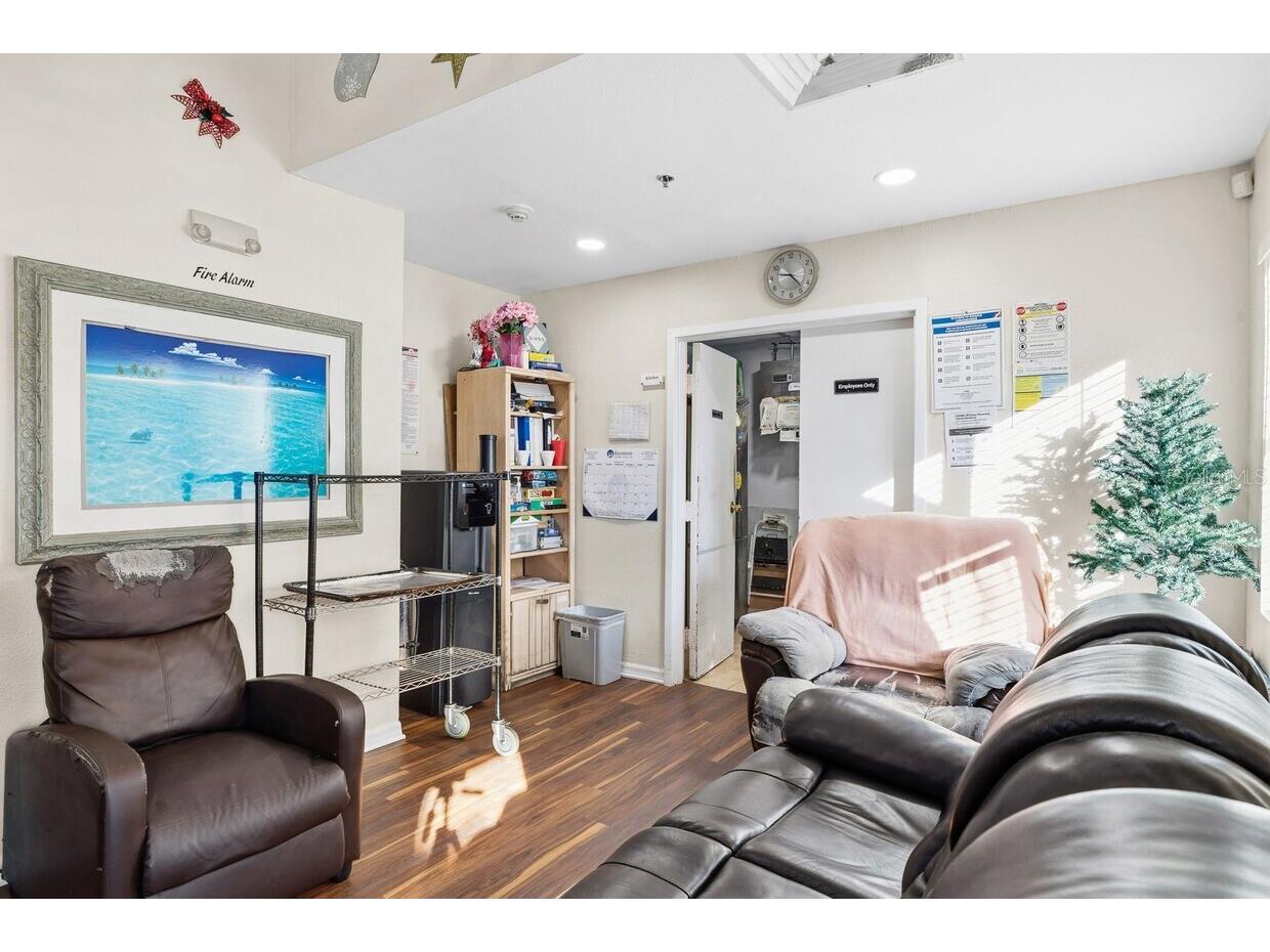 820 15th Street N Saint Petersburg FL 33705 TB8488309 image11