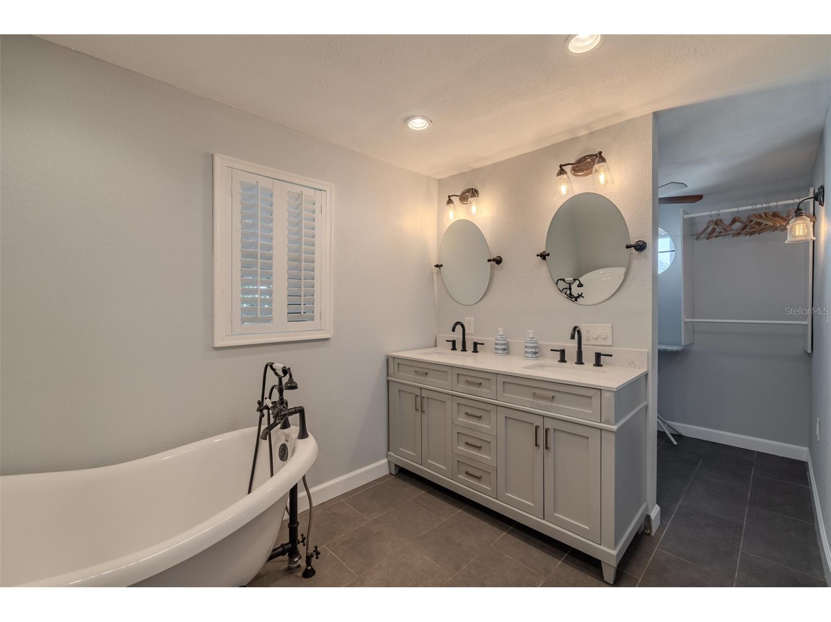 820 Blue Heron Boulevard Ruskin FL 33570 TB8423423 image28