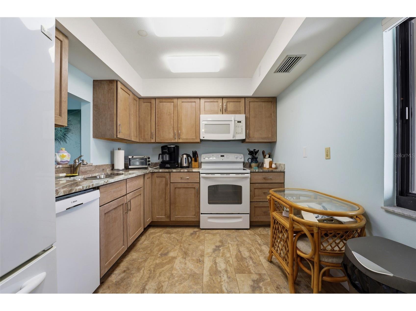 820 Capri Isles Boulevard #202 Venice FL 34292 N6143357 image4