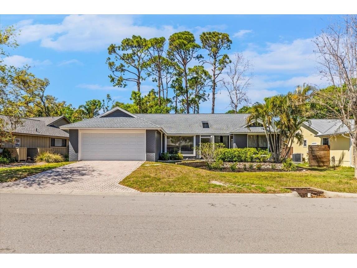 820 Faulkwood Court Sarasota FL 34232 A4644399 image1