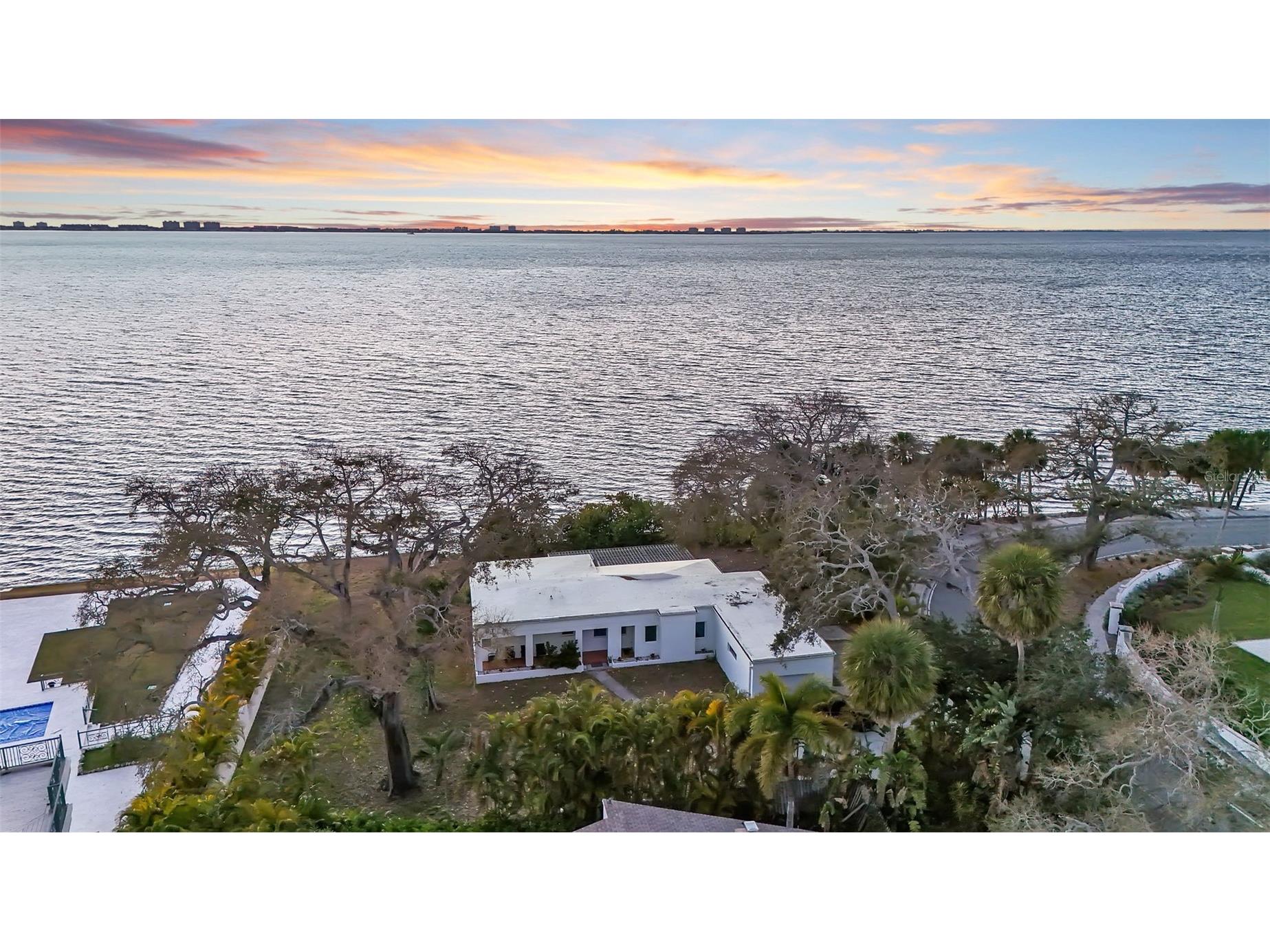 820 Indian Beach Drive Sarasota FL 34234 - SARASOTA BAY A4682897 image1