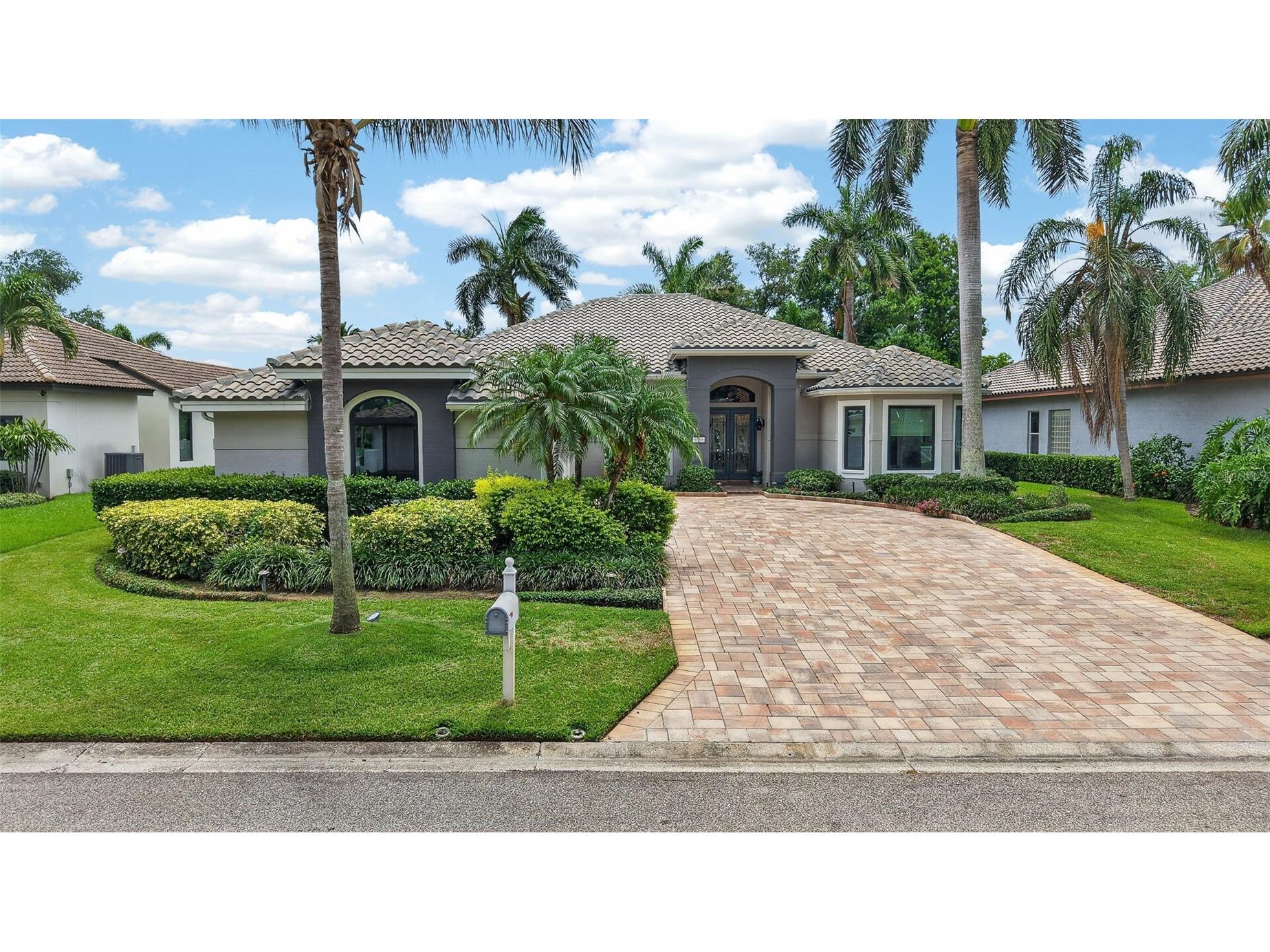 820 Sand Pine Drive NE Saint Petersburg FL 33703 - TAMPA BAY TB8513945 image2