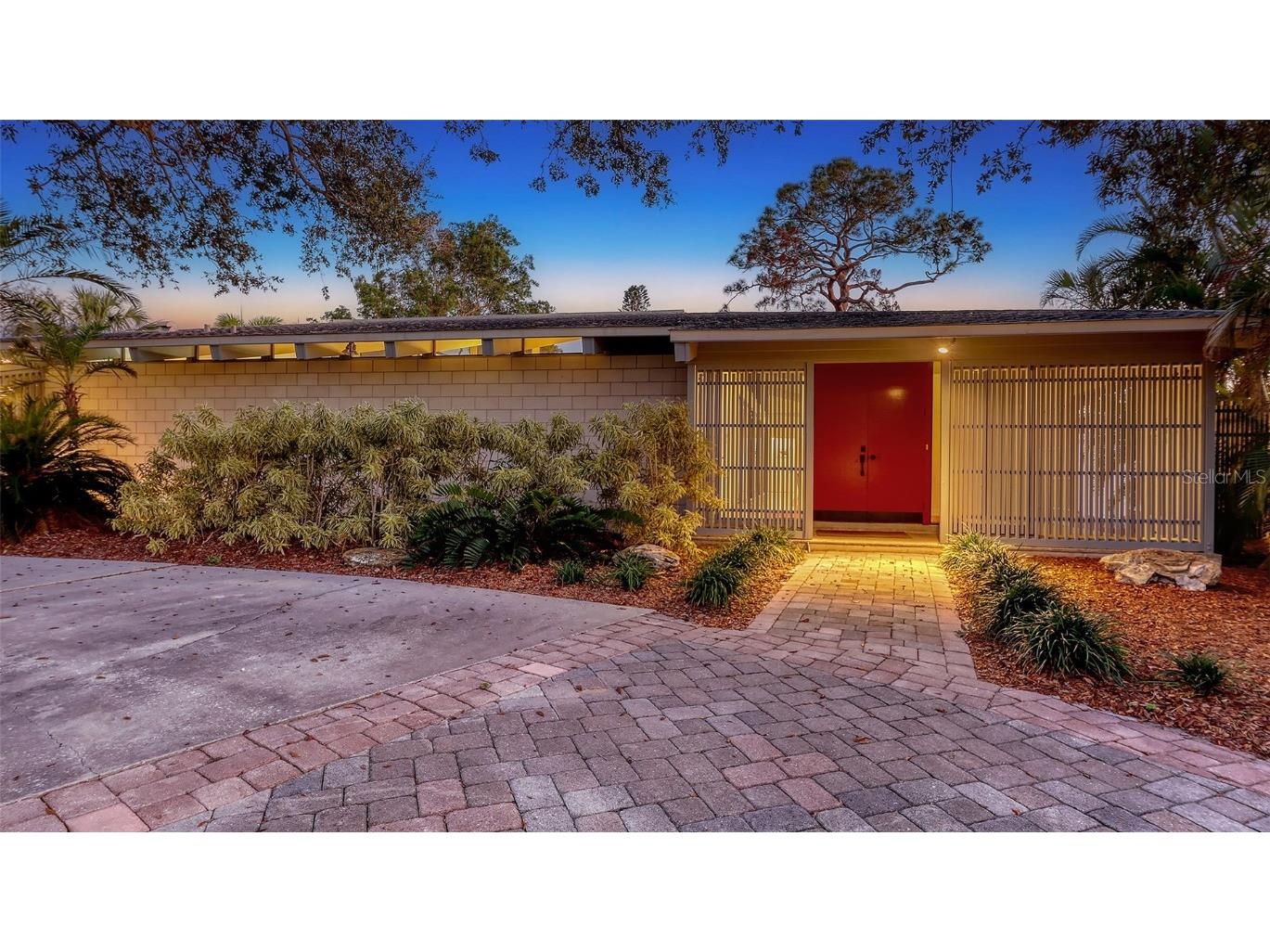 820 Whitfield Avenue Sarasota FL 34243 A4640914 image1