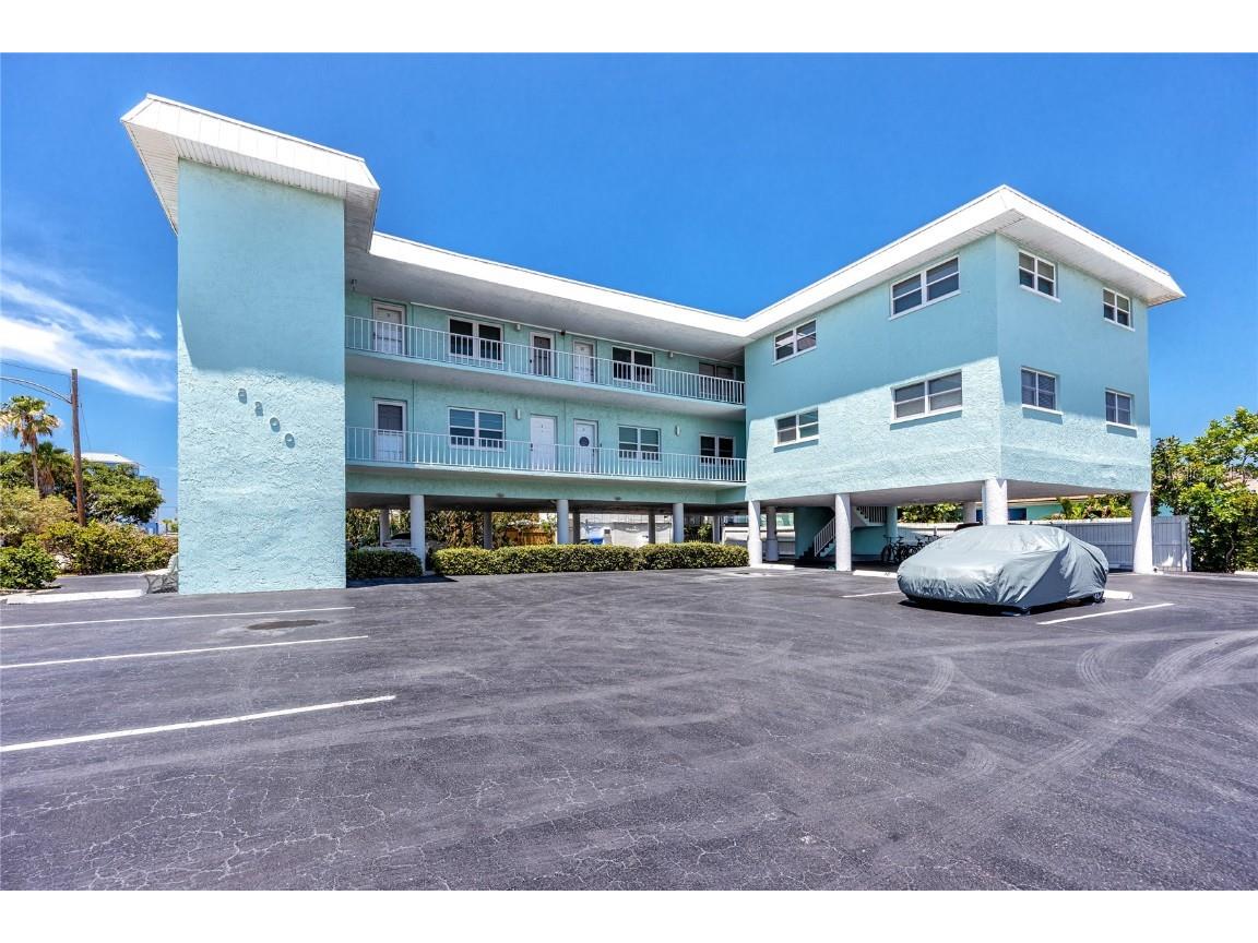 8200 Bayshore Drive #4 Treasure Island FL 33706 U8200848 image1