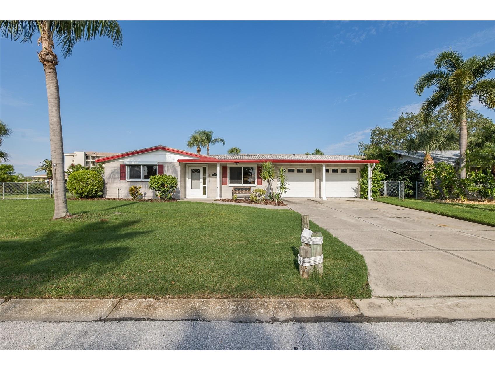 8201 Channel Drive Port Richey FL 34668 W7878526 image1