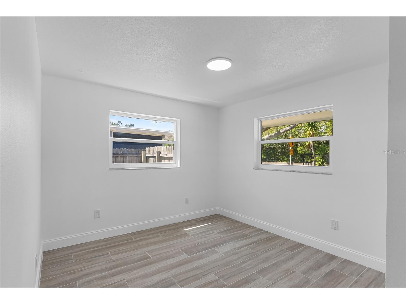 8201 Riverside Drive NE Saint Petersburg FL 33702 TB8491238 image10