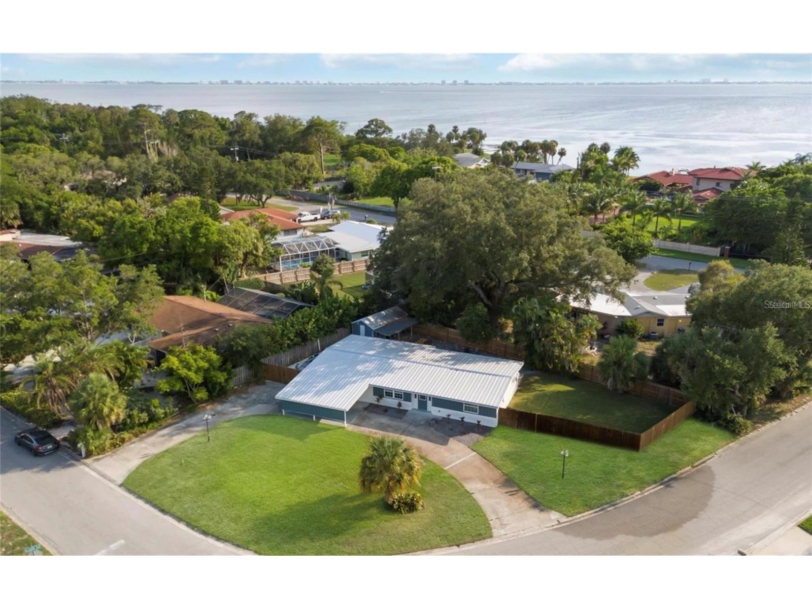 8204 Constance Drive Sarasota FL 34243 A4671013 image1