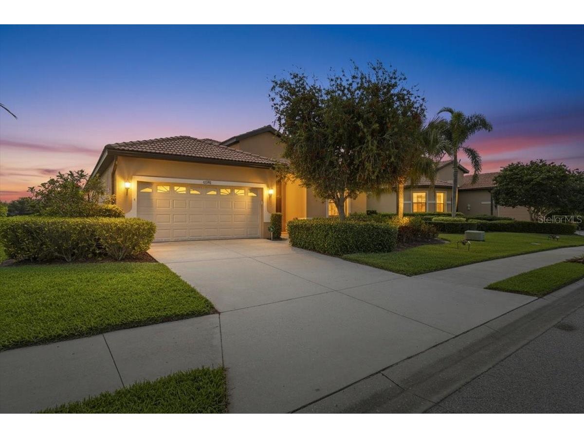 8205 Stirling Falls Circle Sarasota FL 34243 A4686670 image1