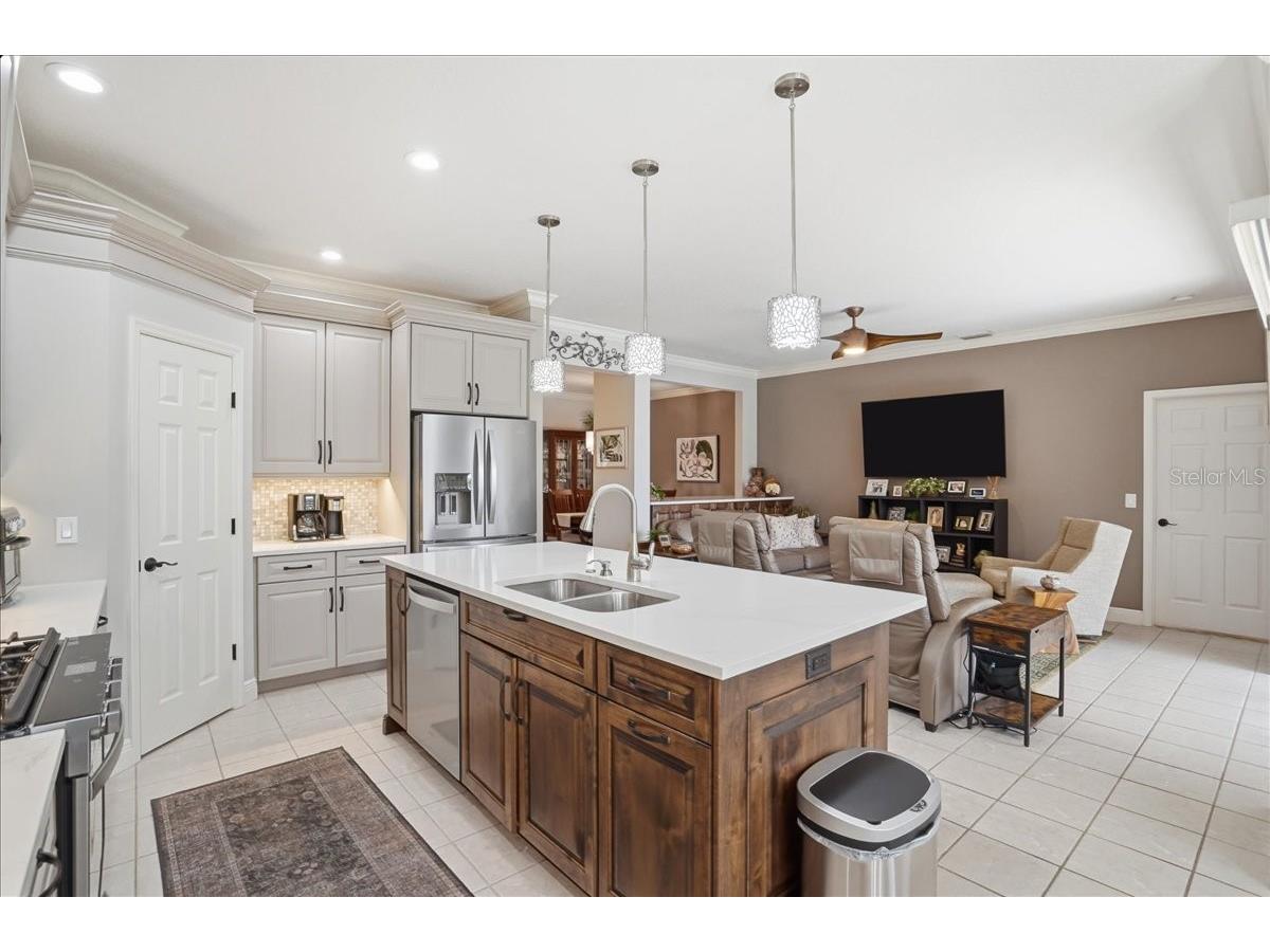 8205 Stirling Falls Circle Sarasota FL 34243 A4686670 image14