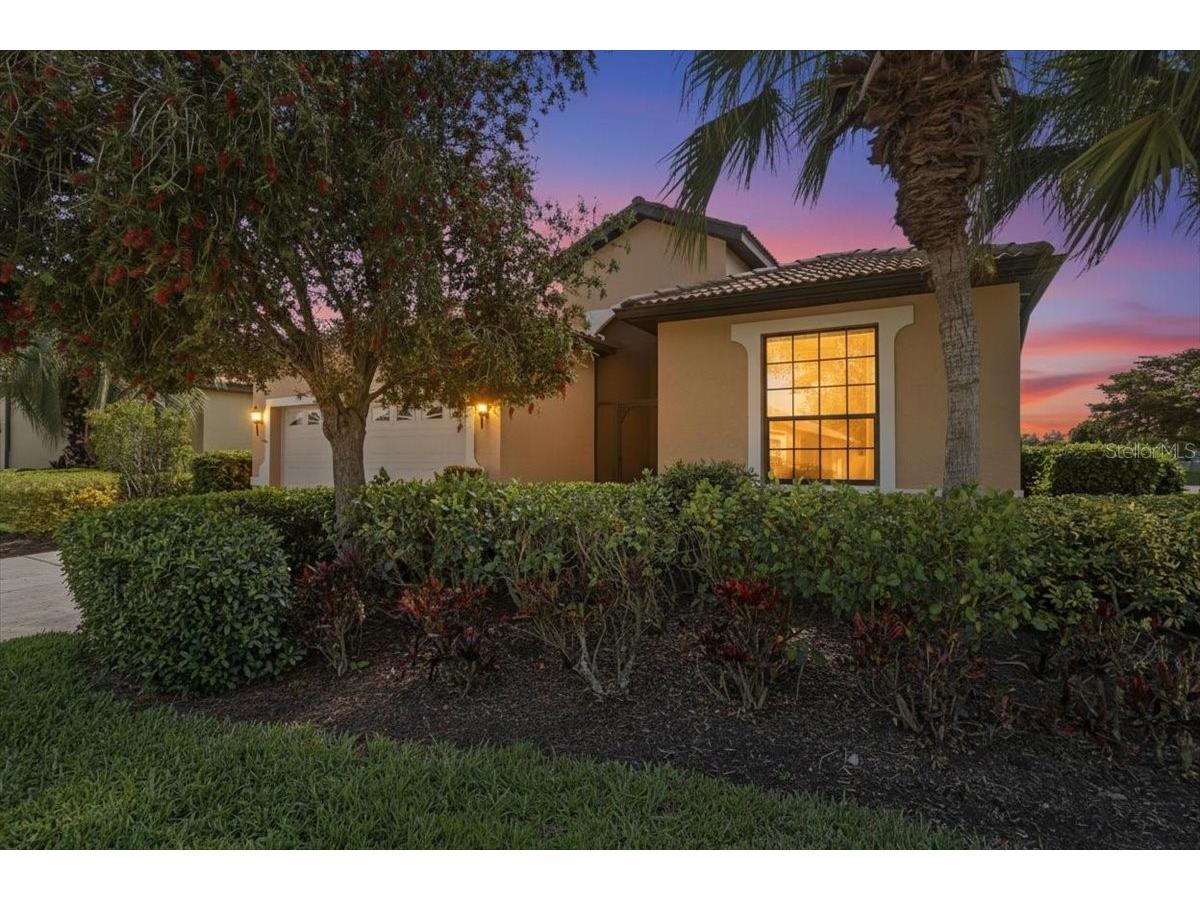 8205 Stirling Falls Circle Sarasota FL 34243 A4686670 image2