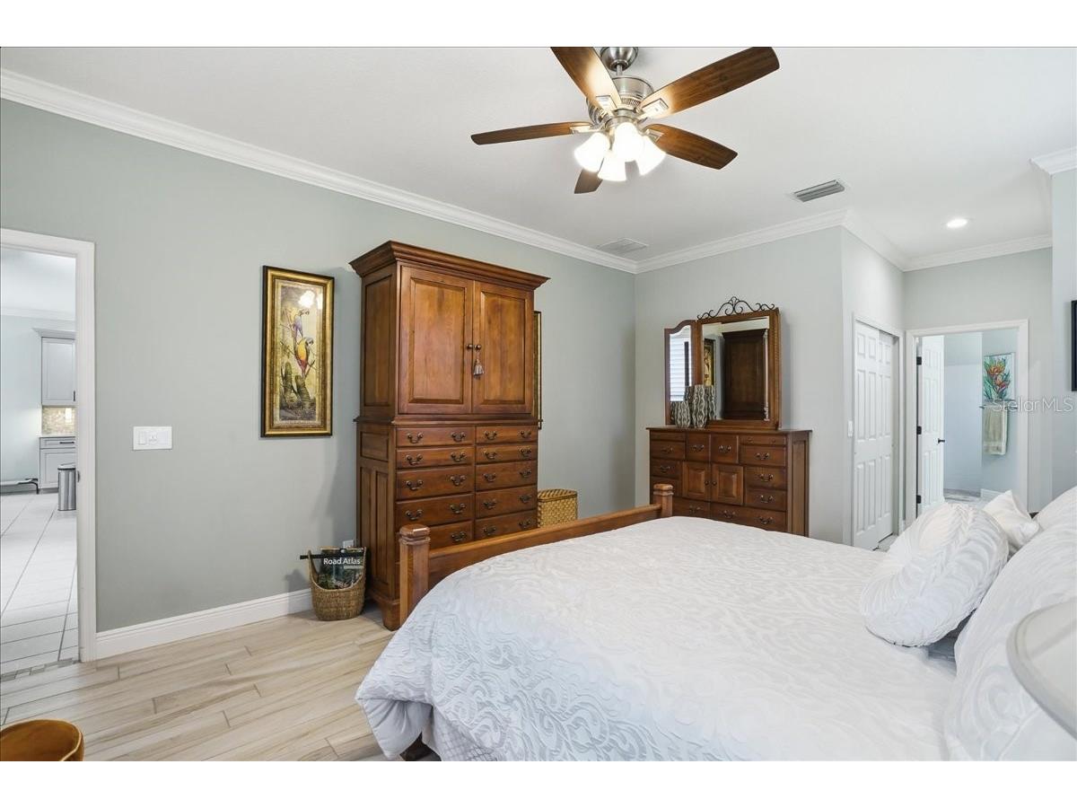 8205 Stirling Falls Circle Sarasota FL 34243 A4686670 image25