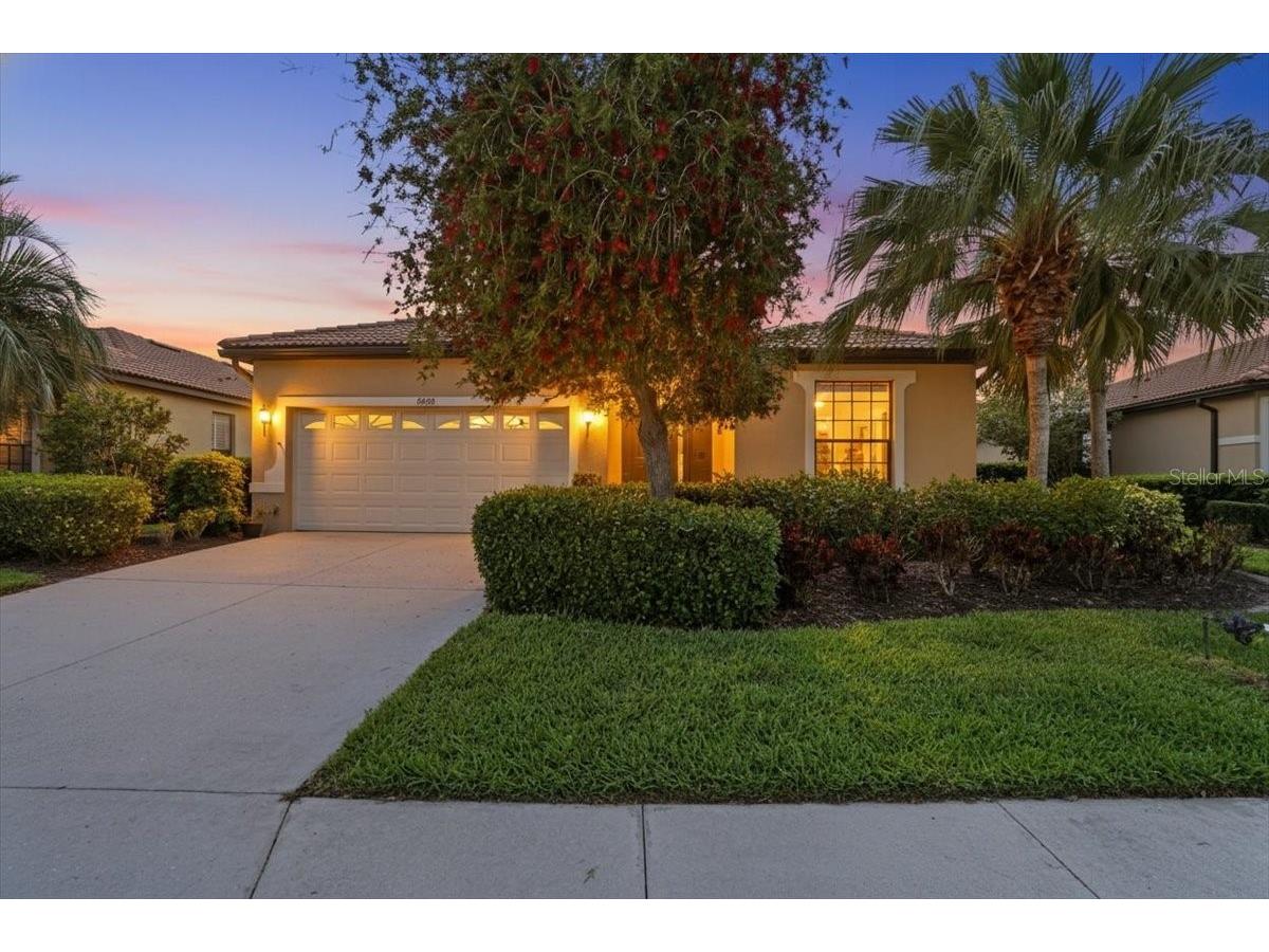 8205 Stirling Falls Circle Sarasota FL 34243 A4686670 image3