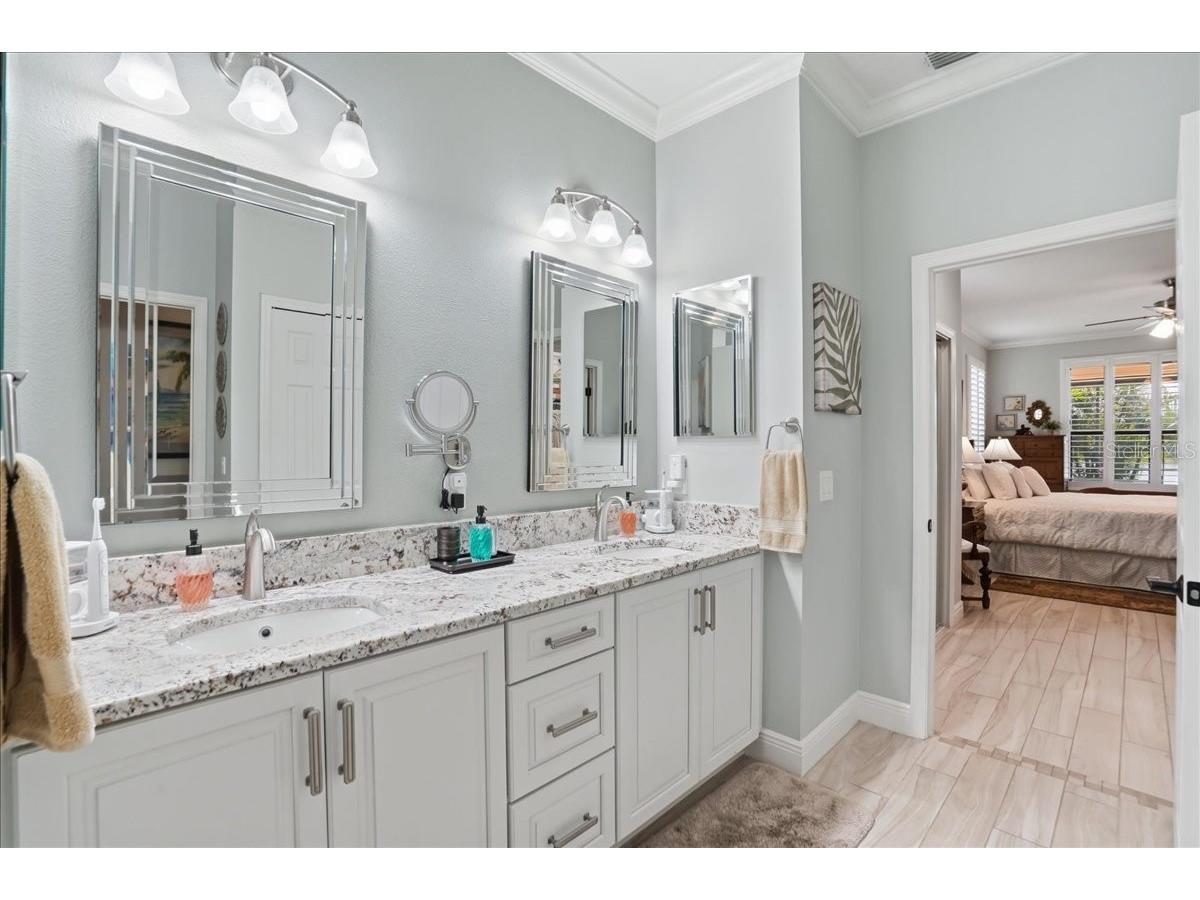 8205 Stirling Falls Circle Sarasota FL 34243 A4686670 image30