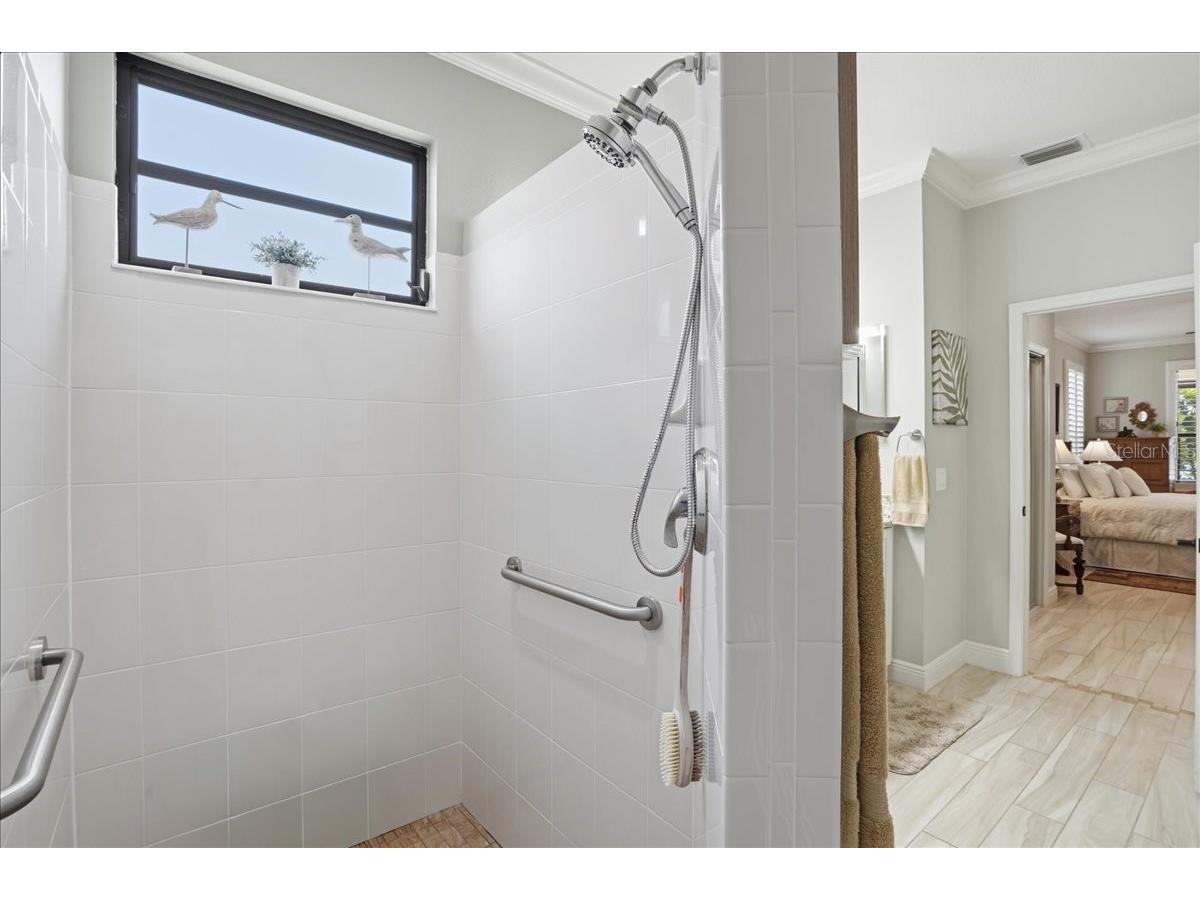 8205 Stirling Falls Circle Sarasota FL 34243 A4686670 image31