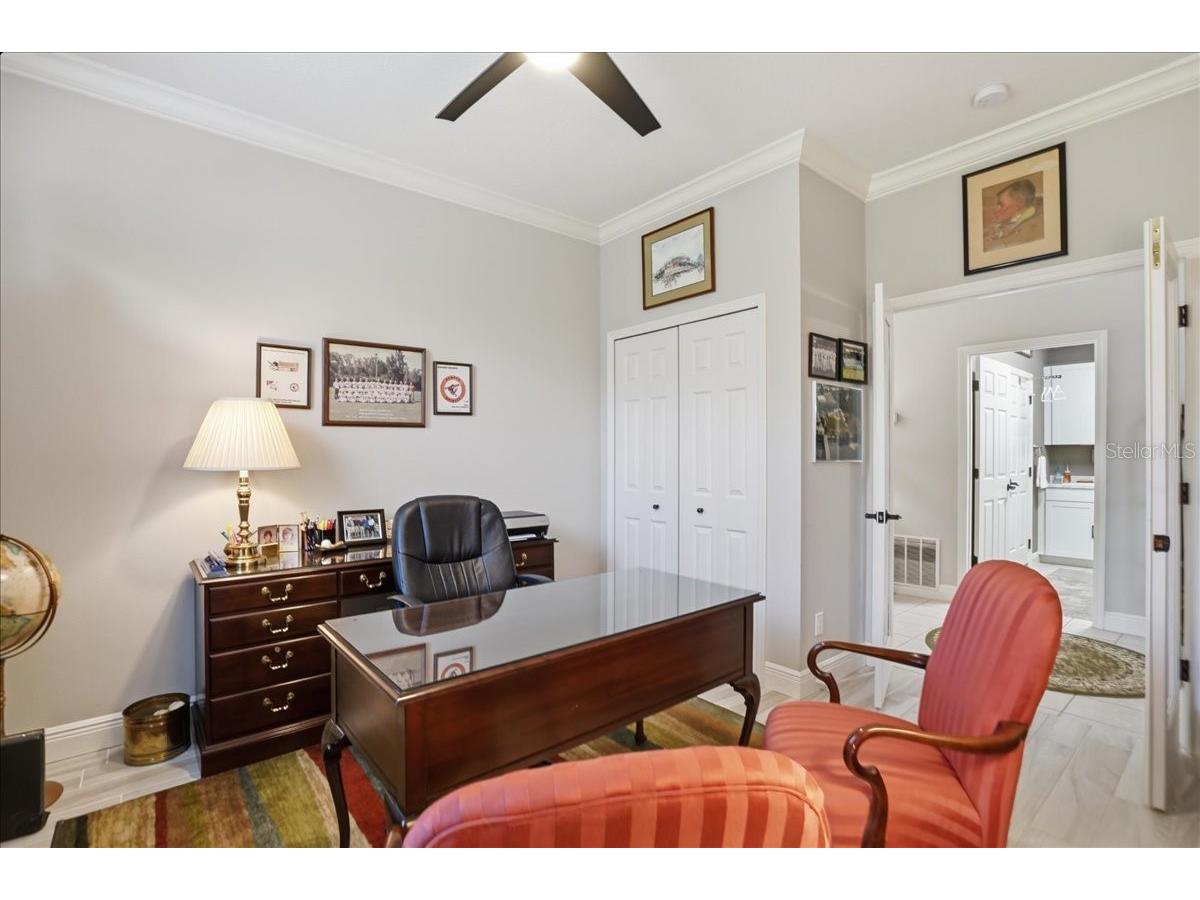 8205 Stirling Falls Circle Sarasota FL 34243 A4686670 image37