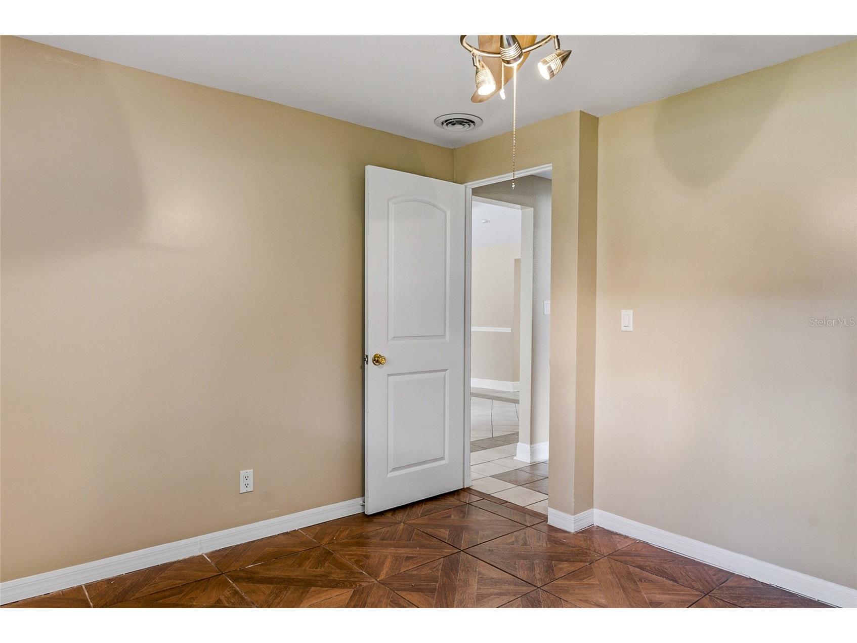 8205 Westridge Drive Tampa FL 33615 TB8518933 image14