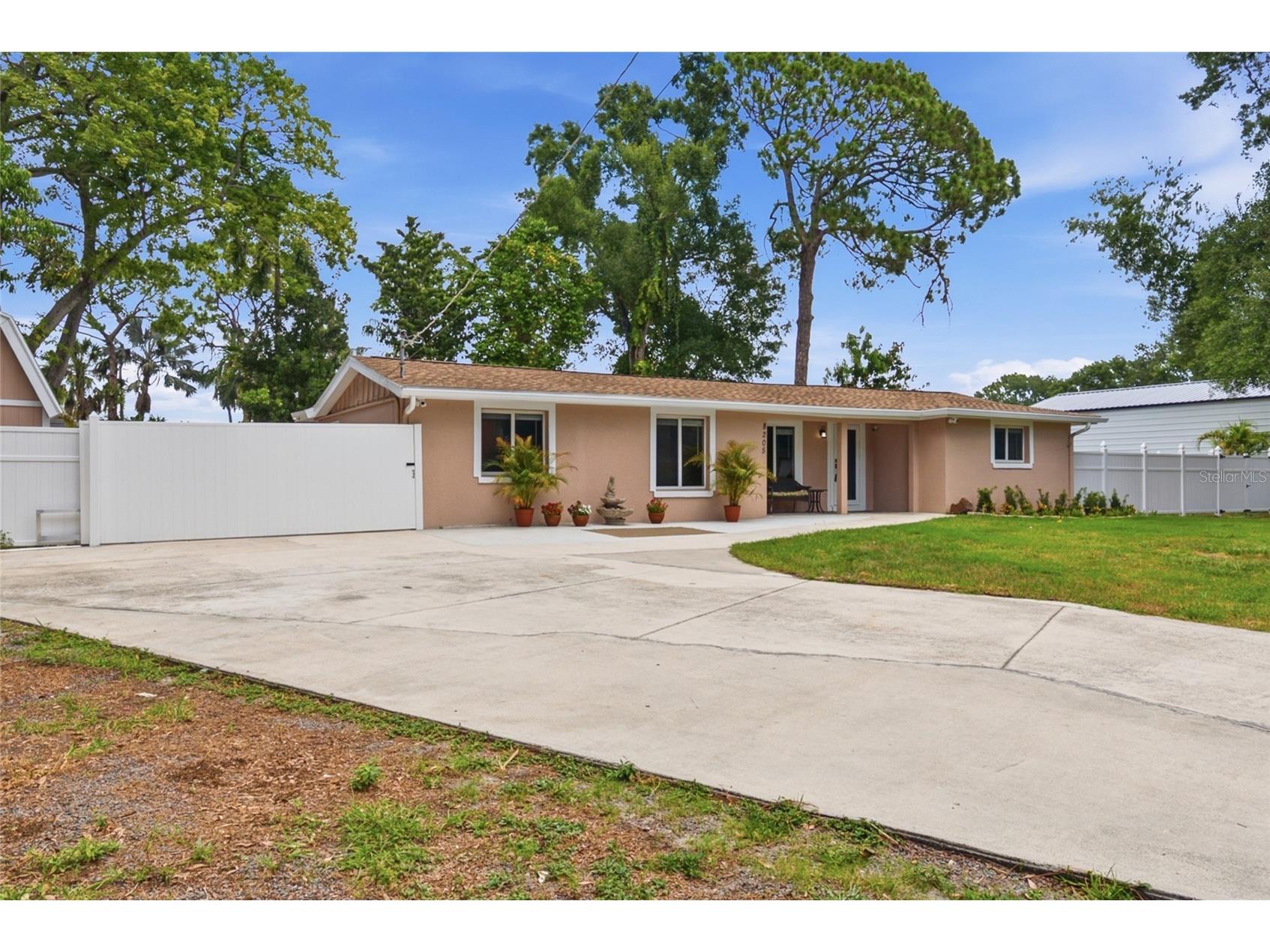 8205 Westridge Drive Tampa FL 33615 TB8518933 image2