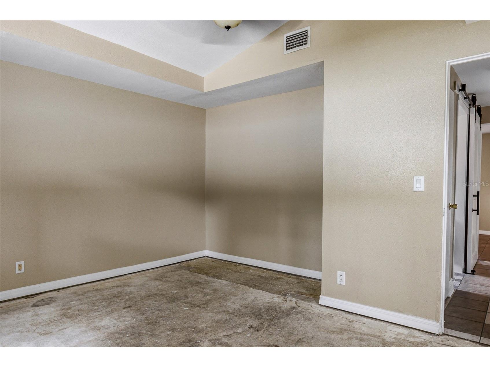 8205 Westridge Drive Tampa FL 33615 TB8518933 image24