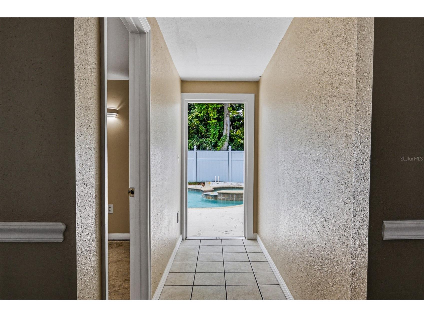 8205 Westridge Drive Tampa FL 33615 TB8518933 image30
