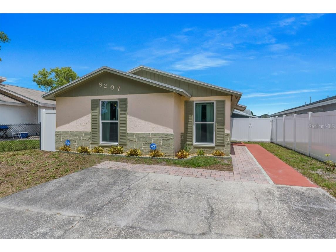 8207 Olivewood Place Tampa FL 33615 T3450487 image1