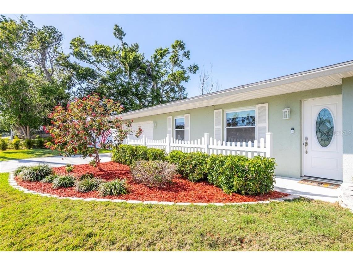 8208 17th Avenue NW Bradenton FL 34209 A4646942 image1