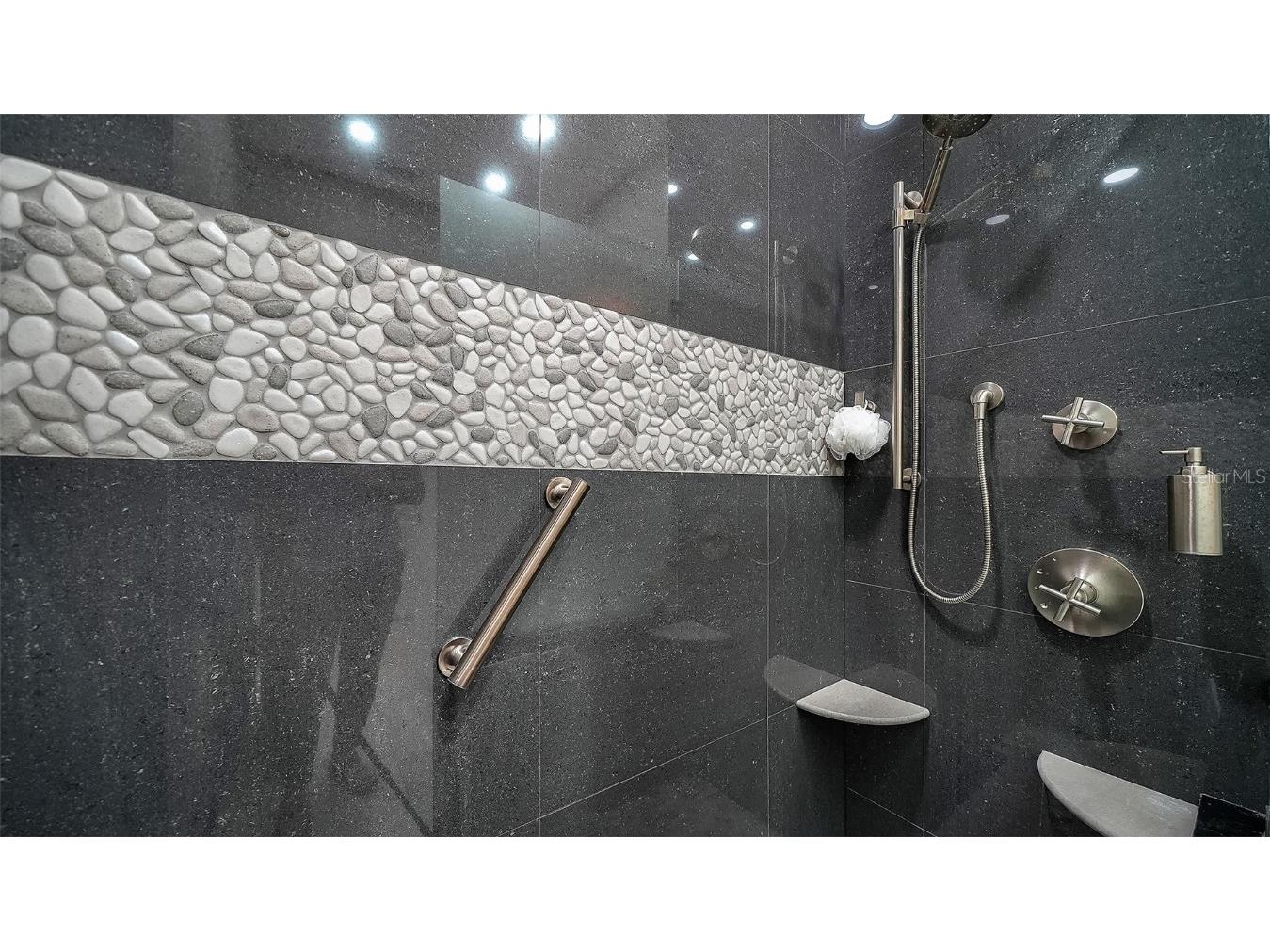 8208 Nice Way Sarasota FL 34238 G5104044 image36