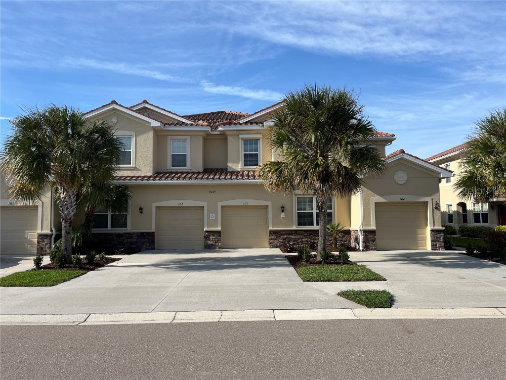 8209 Enclave Way #104 Sarasota FL 34243 A4595389 image1