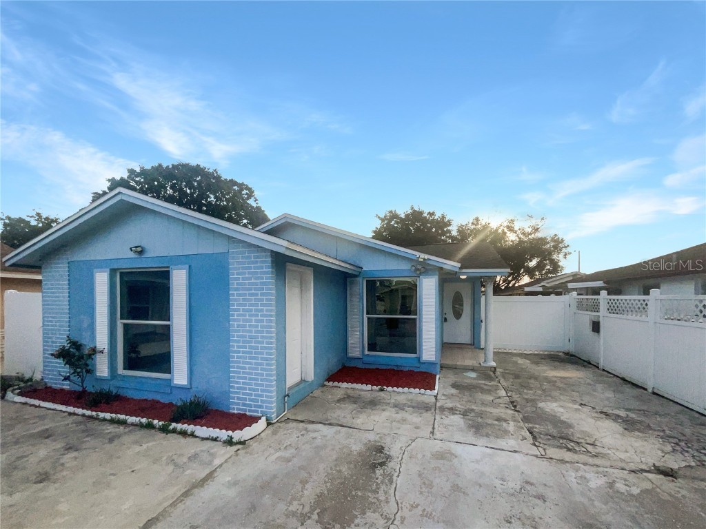 8209 Reisling Place Tampa FL 33615 O6244893 image1