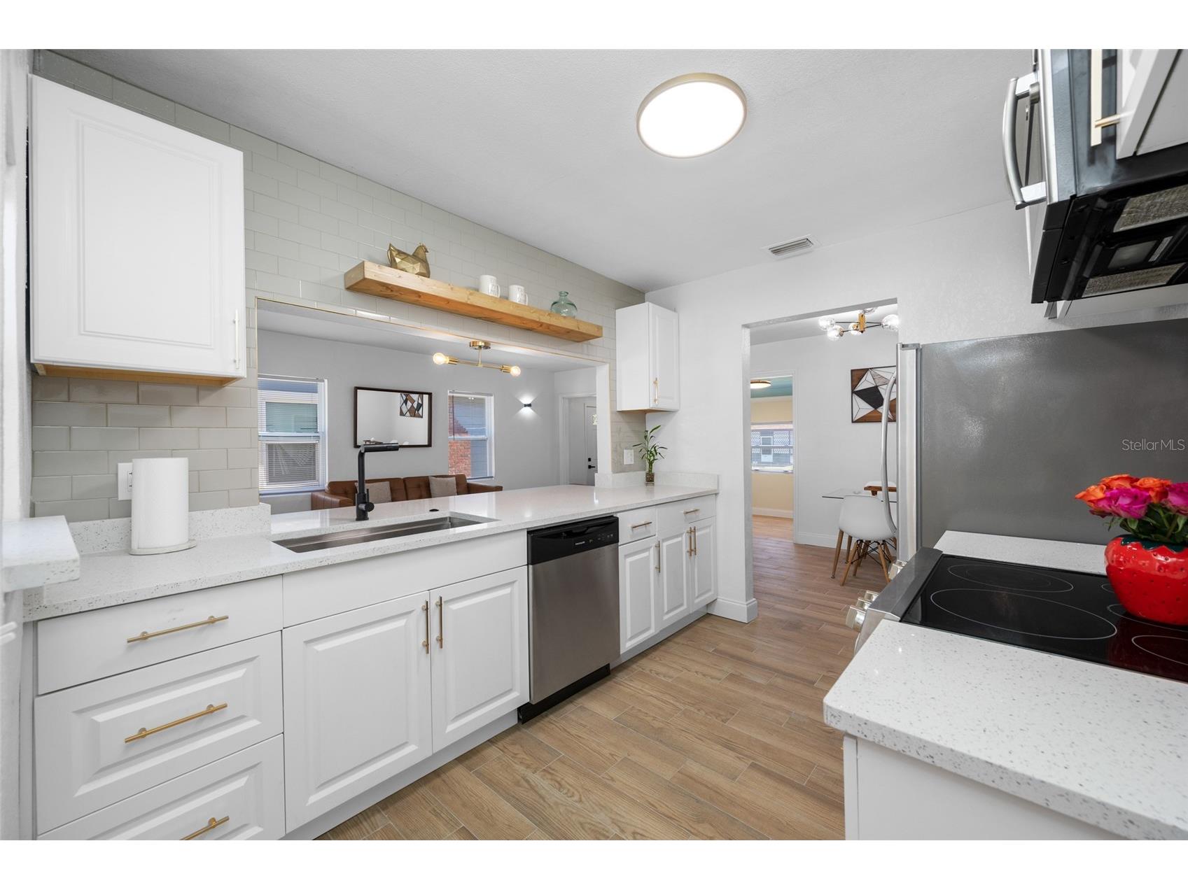 821 19th Avenue S Saint Petersburg FL 33705 TB8498873 image51