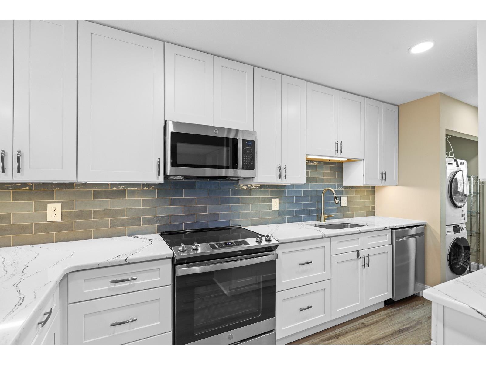 821 Bahia Del Sol Drive #B Ruskin FL 33570 TB8507273 image5