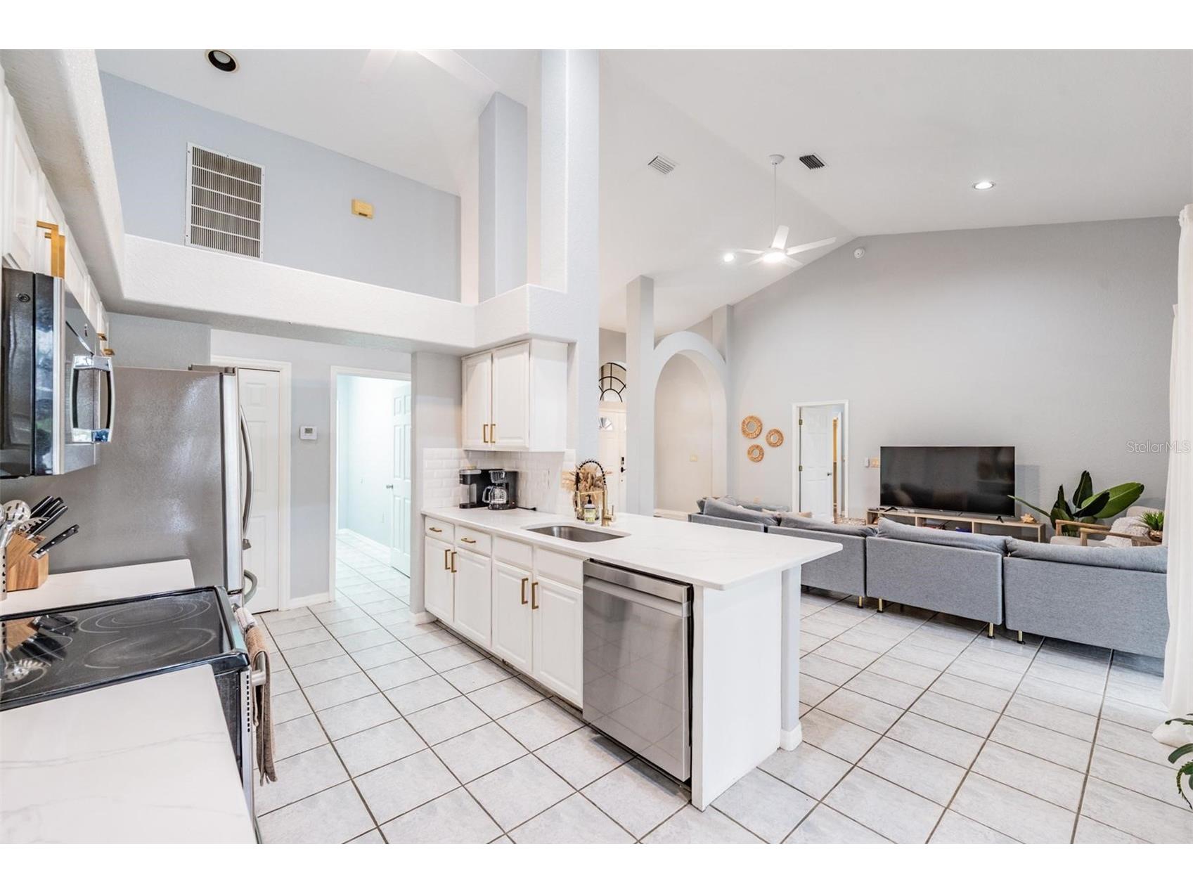 821 Greenview Dr Apollo Beach FL 33572 TB8488363 image6