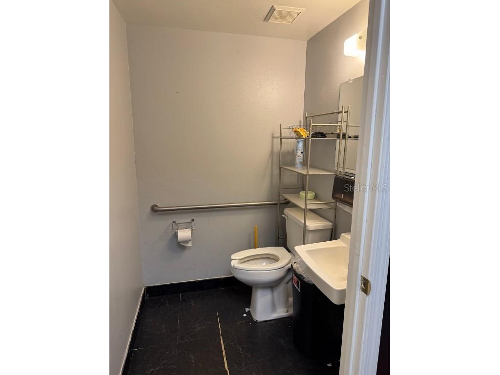 821 NE 36th Terrace #11/12 Ocala FL 34470 OM707304 image7