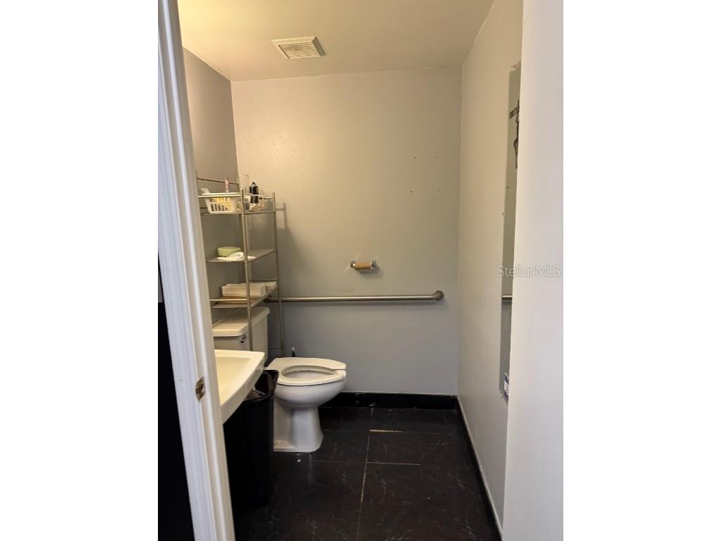 821 NE 36th Terrace #11/12 Ocala FL 34470 OM707304 image8