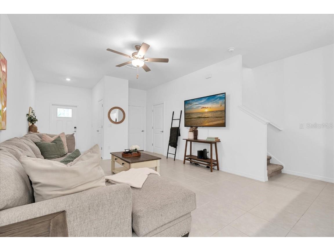 8211 Crescent Oaks Drive New Port Richey FL 34655 W7879174 image4