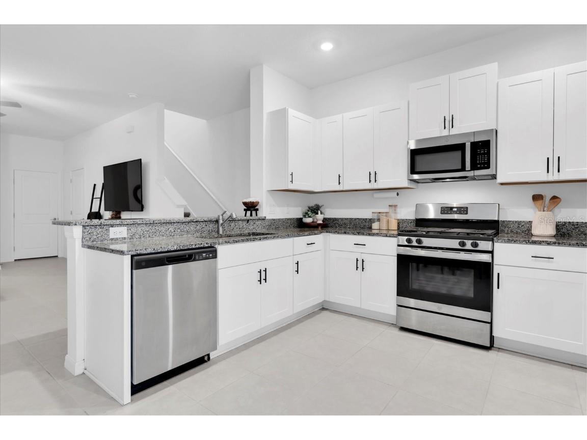 8211 Crescent Oaks Drive New Port Richey FL 34655 W7879174 image7