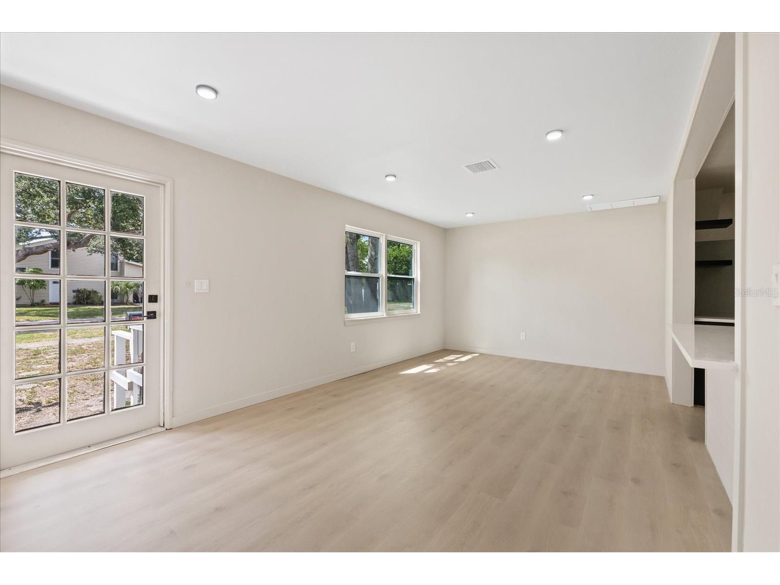 8211 Diagonal Road N Saint Petersburg FL 33702 W7887127 image17