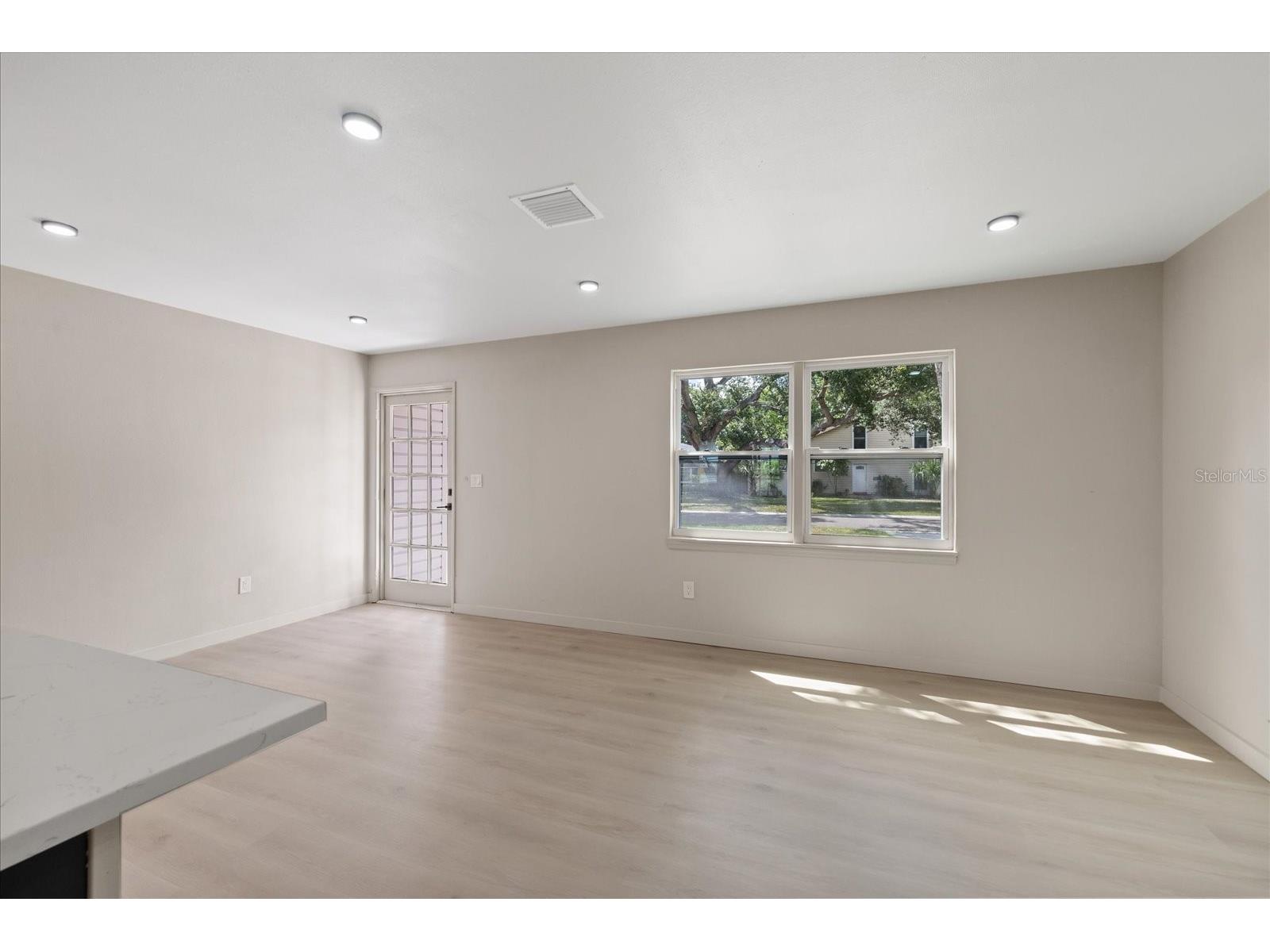 8211 Diagonal Road N Saint Petersburg FL 33702 W7887127 image6